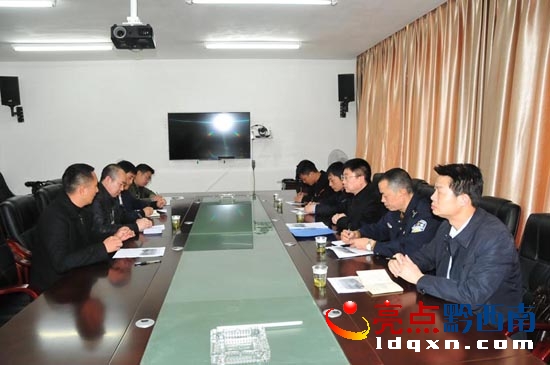 調(diào)研組在下五屯派出所調(diào)研基層黨建工作.jpg
